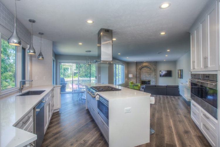 Wooden cabinets, the most beautiful element in the heart of the house